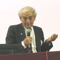 Francesco Piva illustra il concetto di Software Libero come Tesoro del Mondo FMACU-UNESCO al PLUTO Meeting 2007